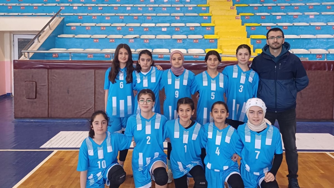 Okul Küçükler Kız Voleybol Takımımız Erzurum İl Birincisi
