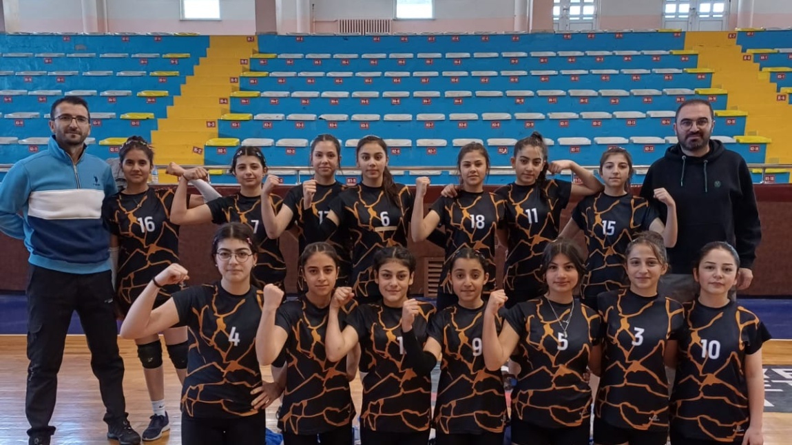 Voleybol Takımımız Rakip Tanımıyor... Finaldeyiz...