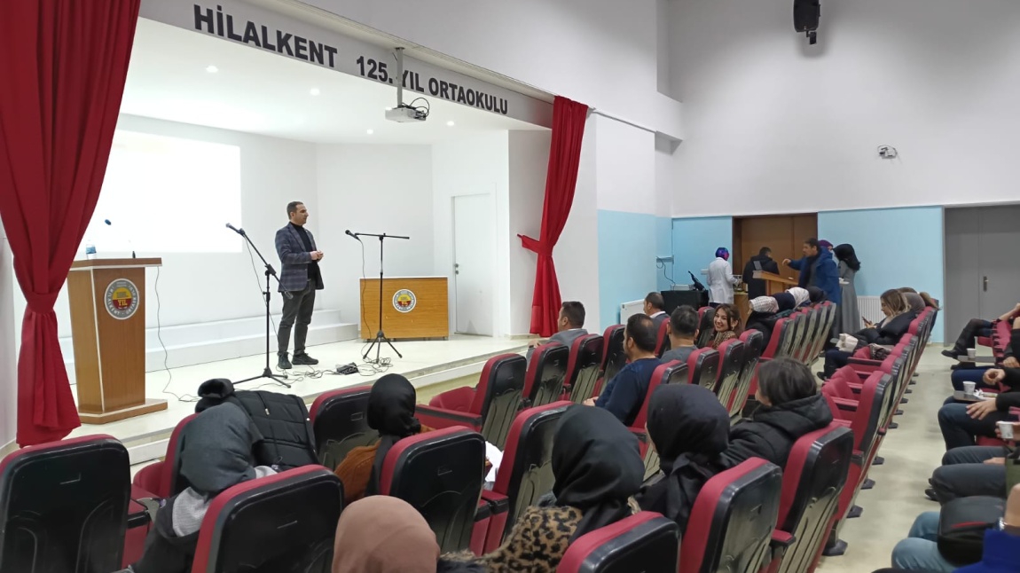 Okulumuz Öğretmenlerimize Yeni Maarif Modeli Semineri Yapıldı.